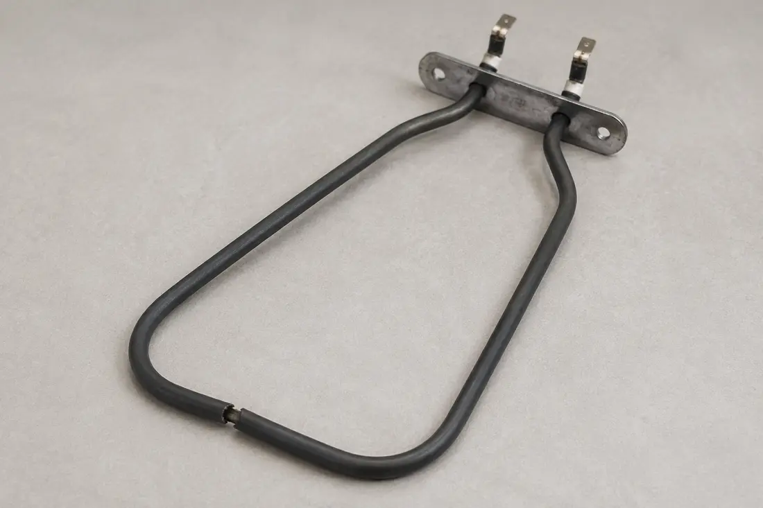 Oven bake element with a small break in the tubular heater